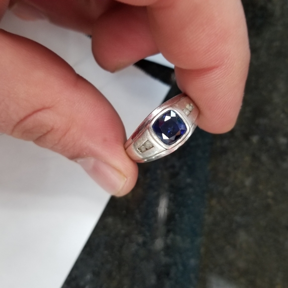 Silver ring - Picture 2 of 3